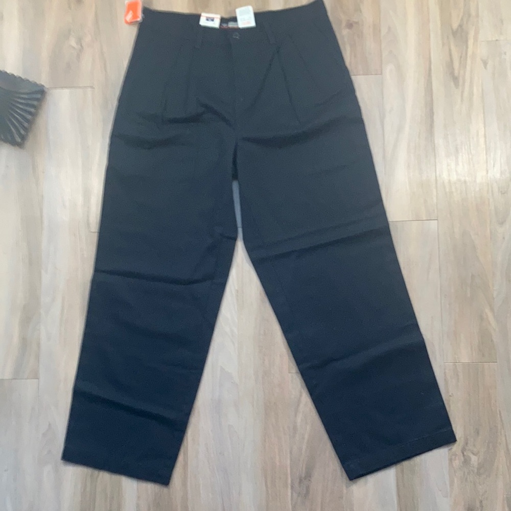 Dockers pleated 100% cotton black pant size 31 Husky